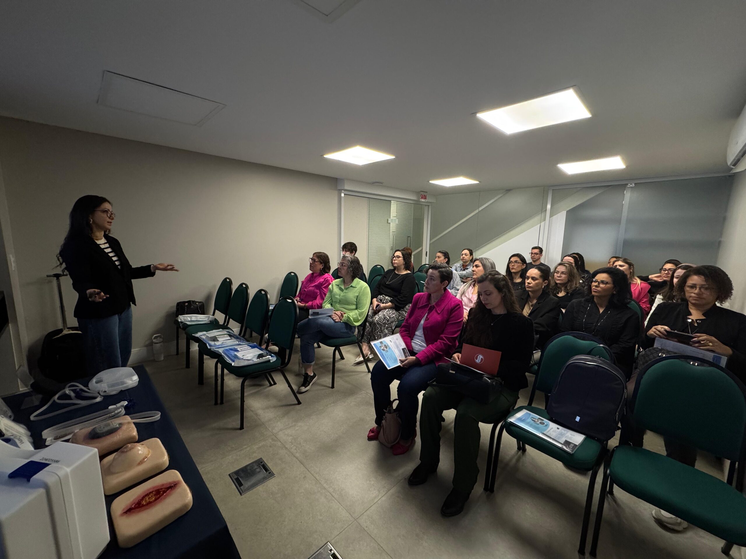 Curso sobre Terapia para Feridas por Pressão Negativa reúne profissionais de todo o estado no Grupo Elora