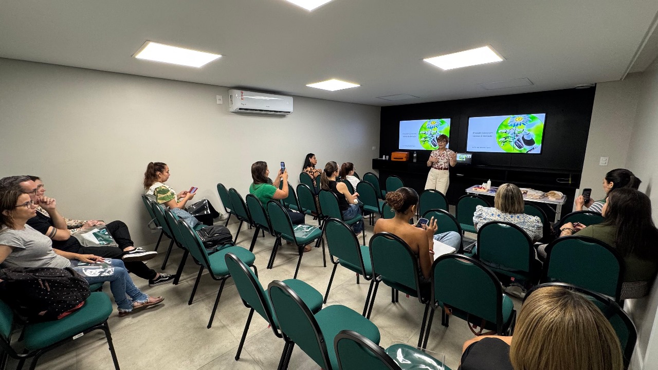 Grupo Elora encerra cursos de 2025 com capacitação sobre cuidado à pessoa com estomias de eliminação