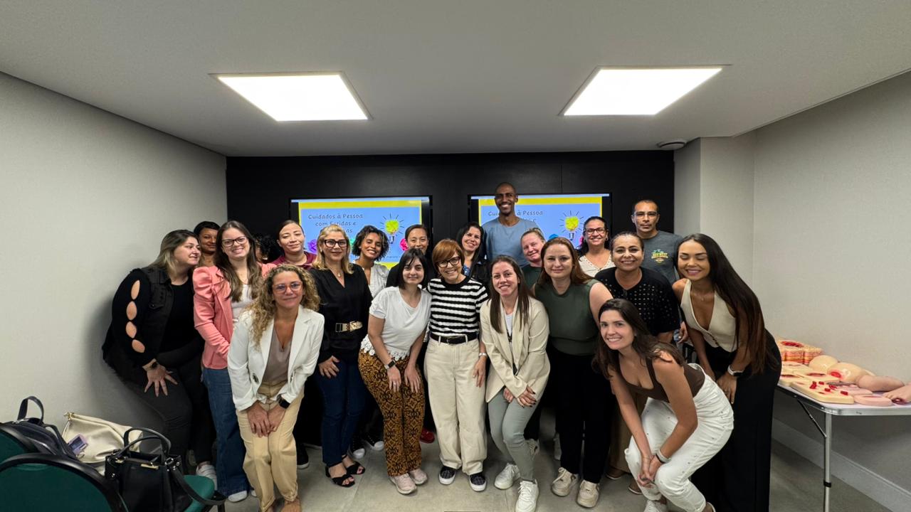 Curso promovido pelo Grupo Elora reforça importância da atualização profissional no cuidado com feridas